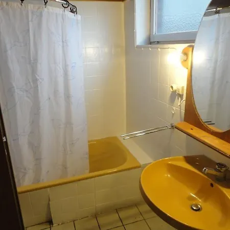 Sonnige Im Waldgebiet Apartamento *